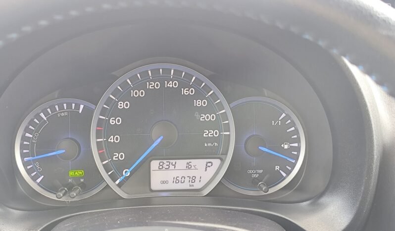 Toyota Yaris pilnas