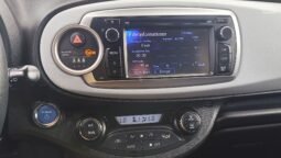 Toyota Yaris pilnas