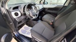 Toyota Yaris pilnas