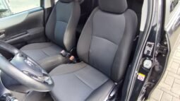 Toyota Yaris pilnas