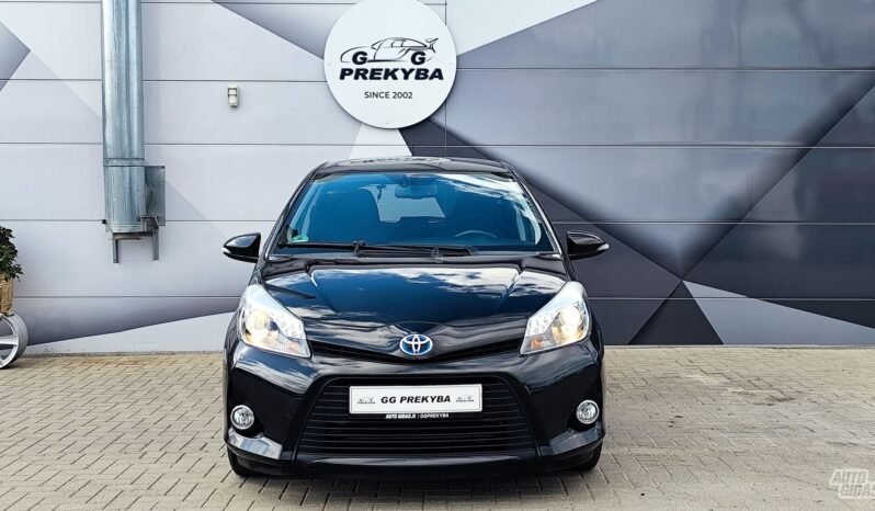 Toyota Yaris pilnas