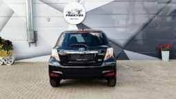 Toyota Yaris pilnas