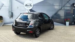 Toyota Yaris pilnas