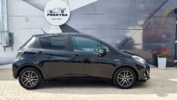 Toyota Yaris pilnas