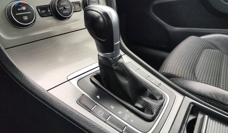 Volkswagen Golf pilnas