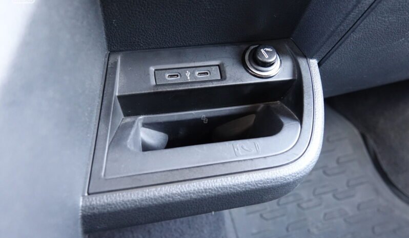 Volkswagen Multivan pilnas