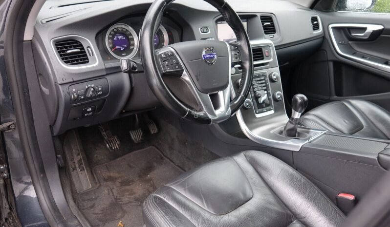 Volvo V60 pilnas