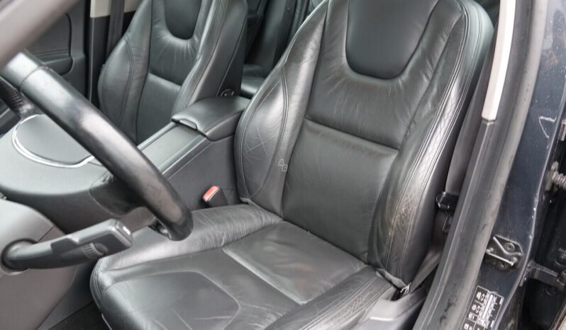 Volvo V60 pilnas