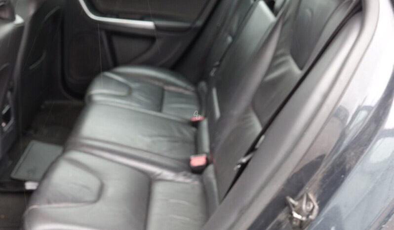Volvo V60 pilnas