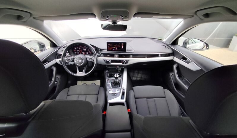 Audi A4 pilnas