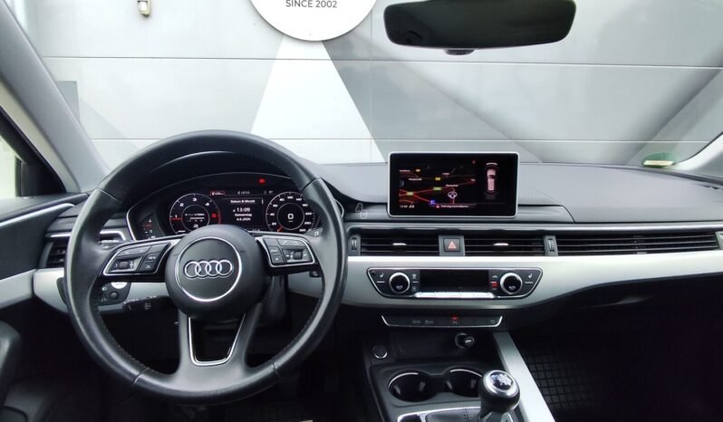 Audi A4 pilnas