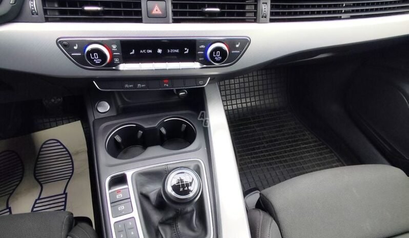 Audi A4 pilnas