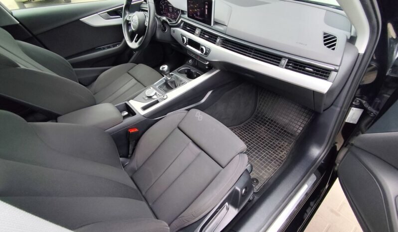 Audi A4 pilnas