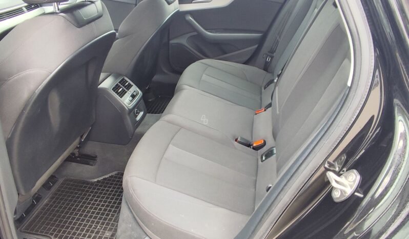 Audi A4 pilnas