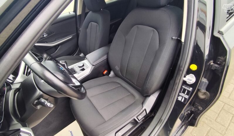 BMW 318 pilnas