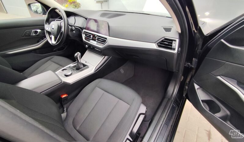 BMW 318 pilnas