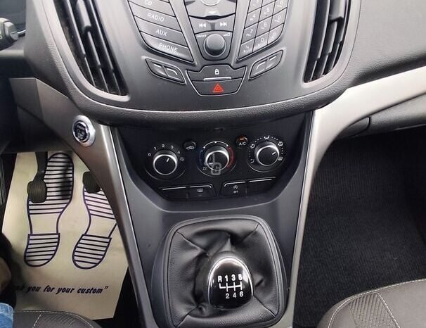Ford Kuga pilnas