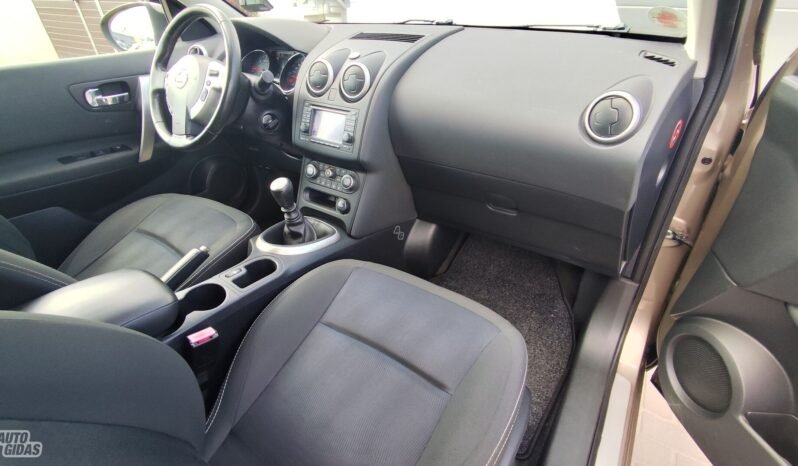 Nissan Qashqai pilnas