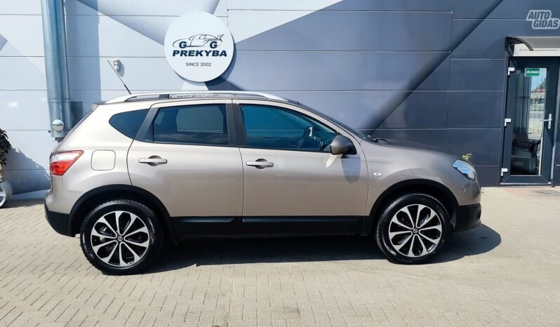 Nissan Qashqai pilnas