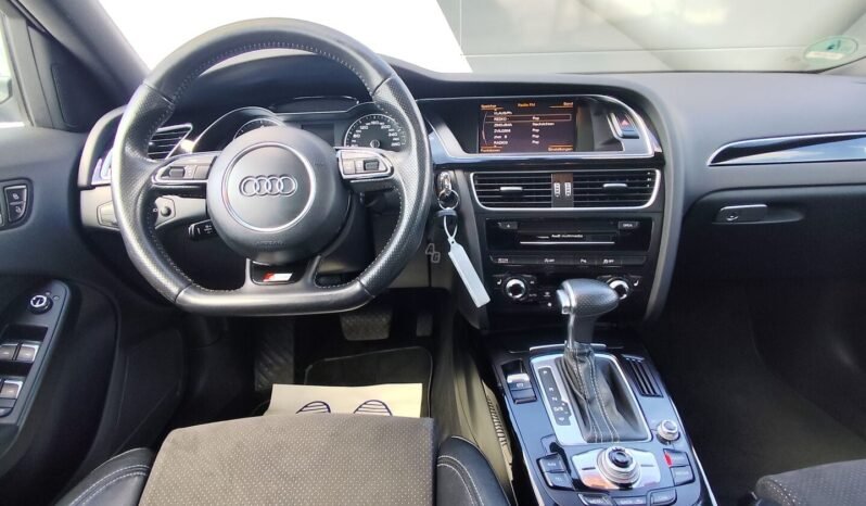 Audi A4 pilnas