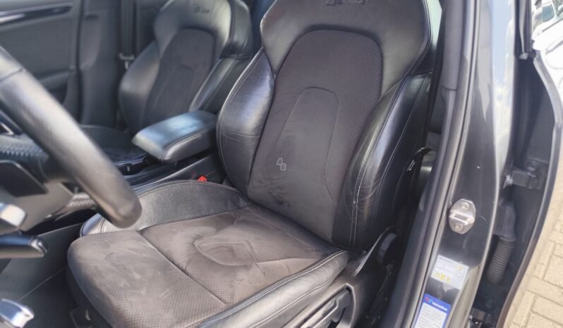 Audi A4 pilnas