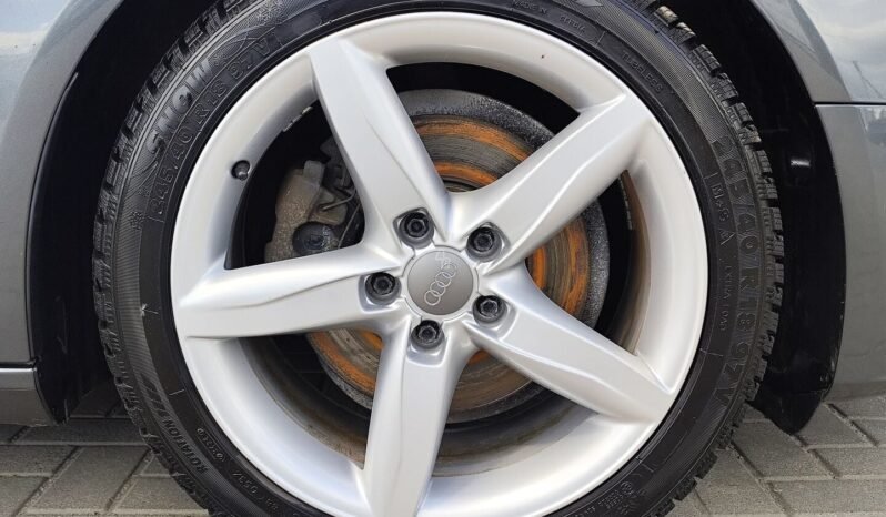 Audi A4 pilnas