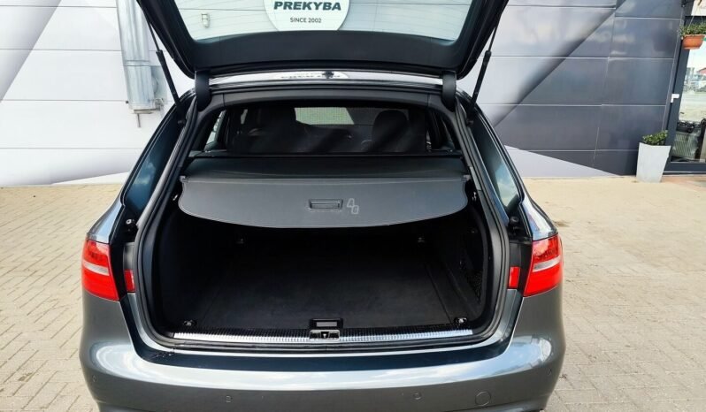Audi A4 pilnas