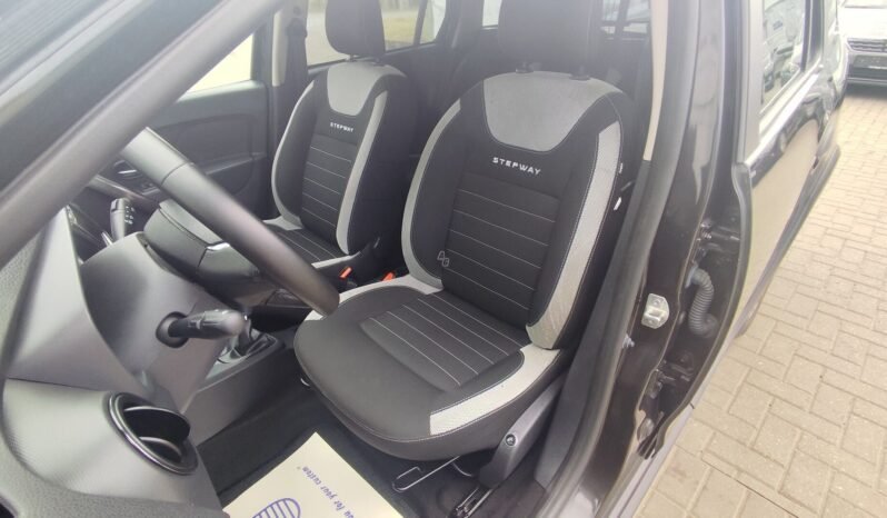 Dacia Logan pilnas