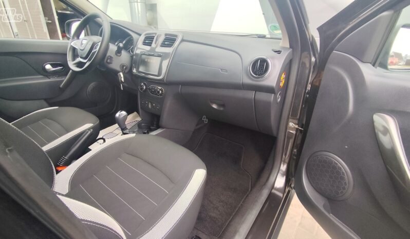 Dacia Logan pilnas