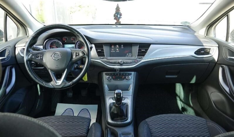 Opel Astra pilnas