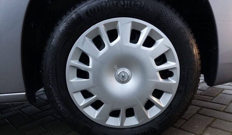 Opel Combo pilnas