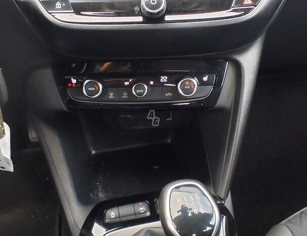 Opel Corsa pilnas