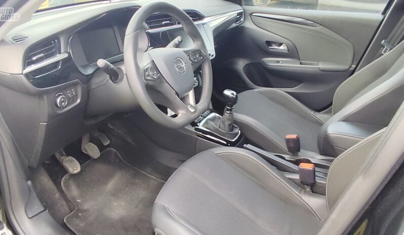 Opel Corsa pilnas