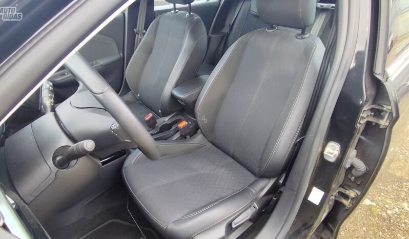Opel Corsa pilnas