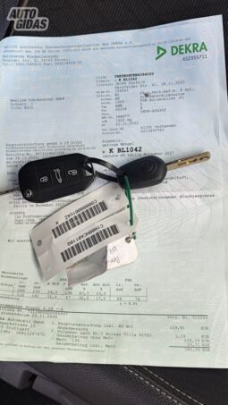 Opel Corsa pilnas