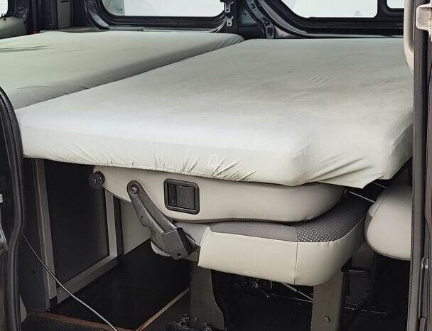 Opel Vivaro pilnas