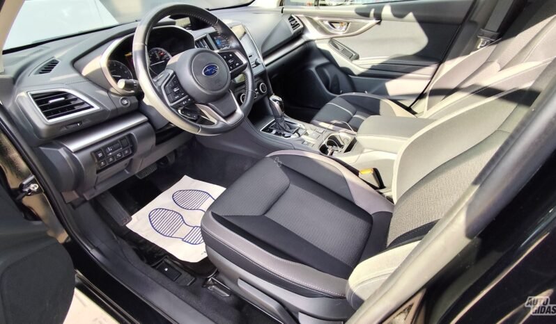 Subaru Impreza pilnas