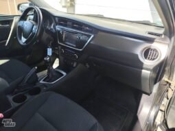 Toyota Auris pilnas