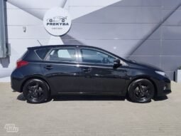 Toyota Auris pilnas