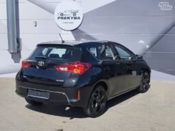 Toyota Auris pilnas