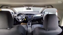 Toyota Auris pilnas
