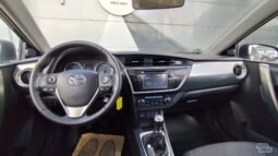 Toyota Auris pilnas