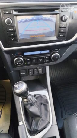 Toyota Auris pilnas