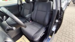 Toyota Auris pilnas