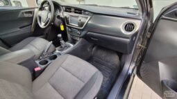 Toyota Auris pilnas