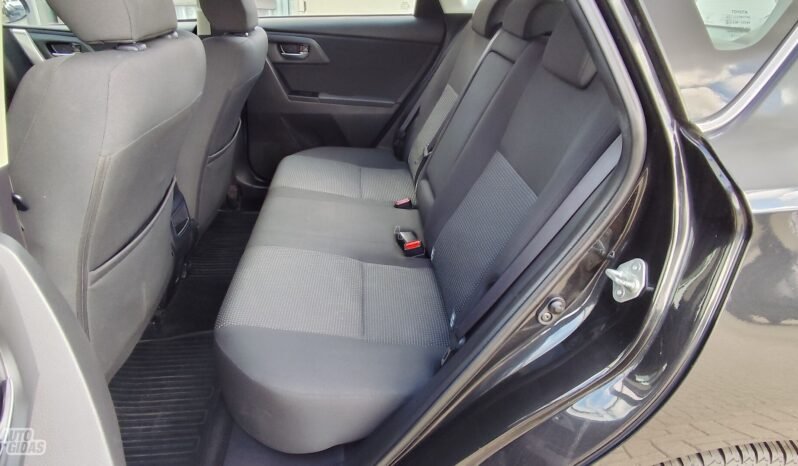 Toyota Auris pilnas