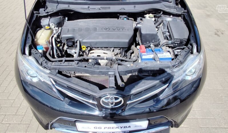 Toyota Auris pilnas