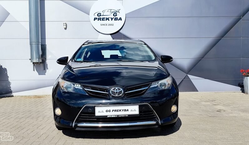 Toyota Auris pilnas