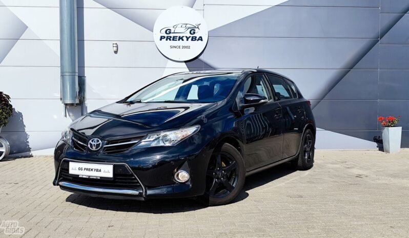 Toyota Auris pilnas