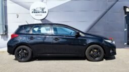 Toyota Auris pilnas
